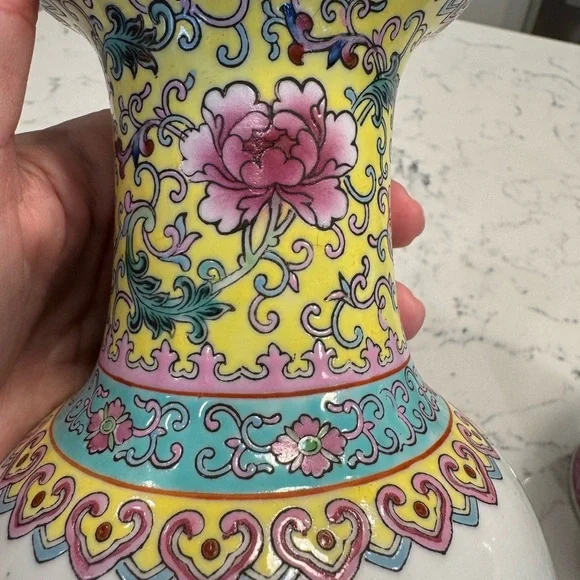Elegant Matched Set of Chinese Familie Rose Vases